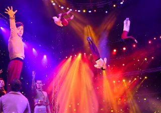 artistes-acrobates-spectacles-voltige-evenementiel