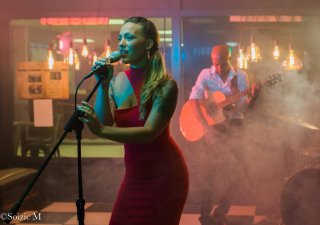 booking-chanteuse-accompagnement-guitare